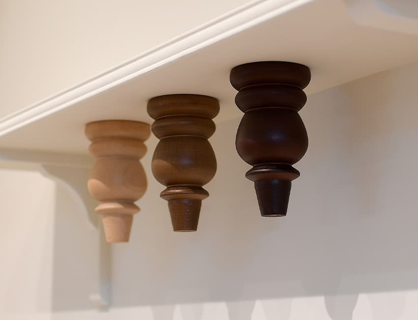 Select a wood finish that suits your sofa's aesthetic, as well as your décor