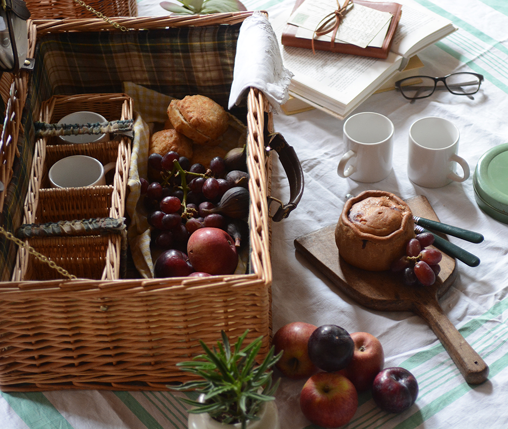 Picnic, Picnic basket, picnic pie, fruit, summer, plants, picnic blanket, 3