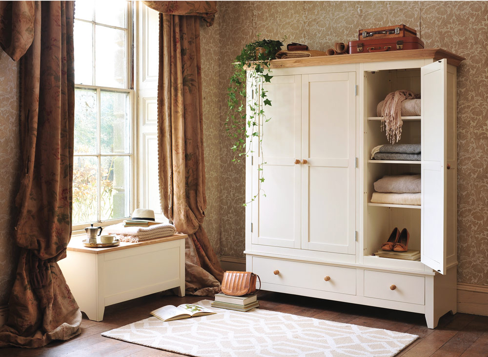 cream-bedroom-furniture-shaker-style-cupboards-mottisfont-country-bedroom-vintage-wallpaper