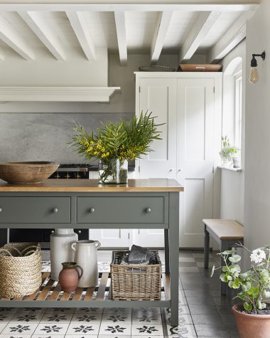 Kingscote-kitchen-dresser