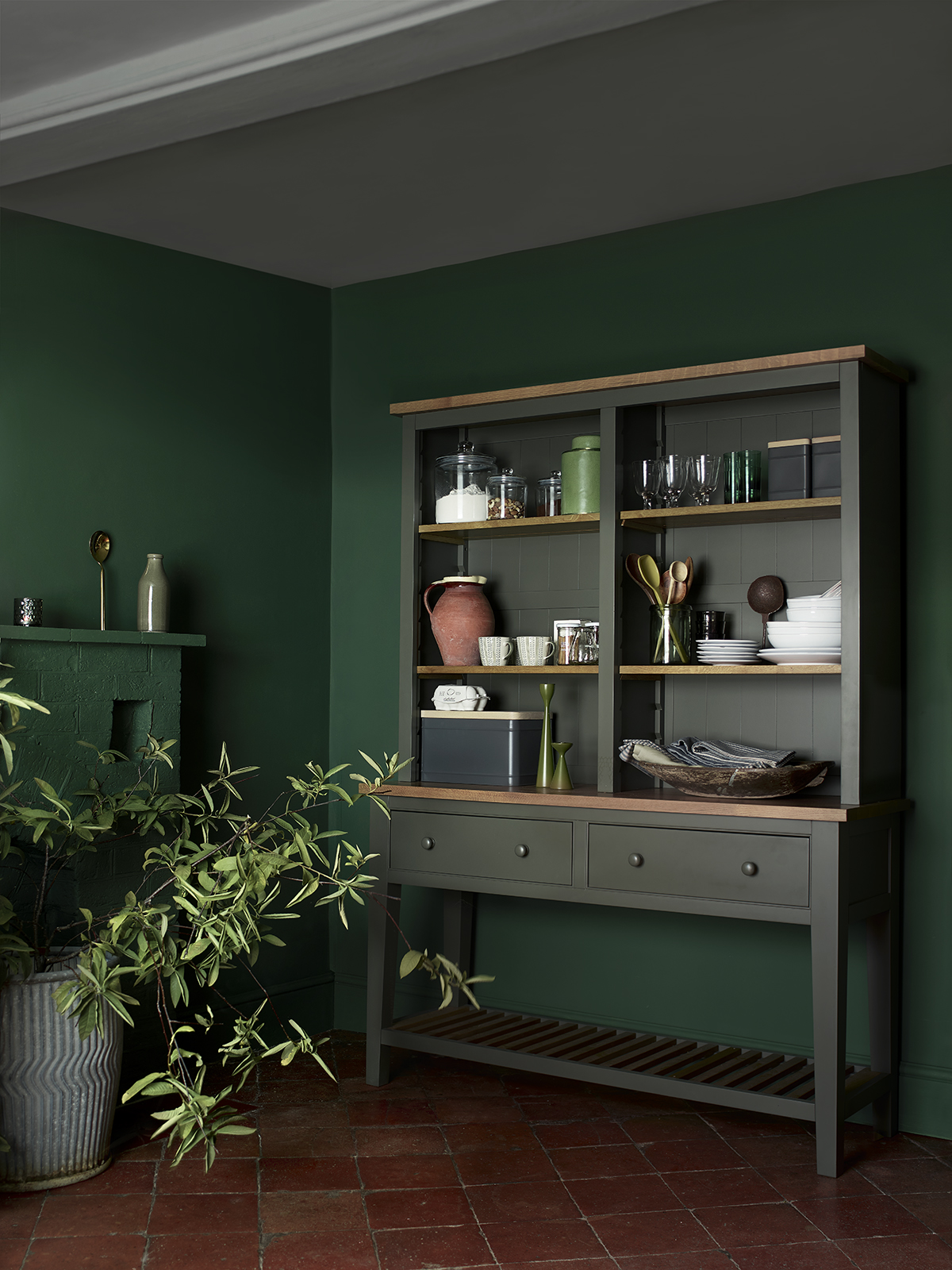 Kingscote-Forest-Green-dresser