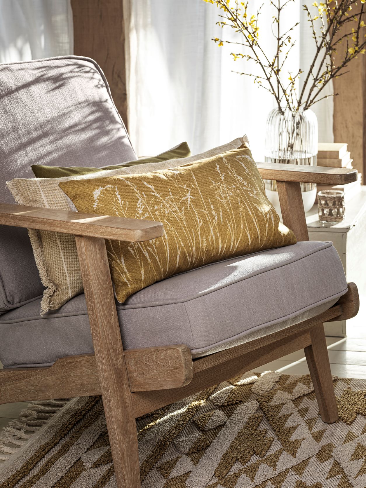 Grasses_cushion_and_Broadwell_armchair