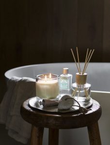 how to be more hygge, bathroom retreat, home spa, candles, reed diffusers, home fragrance, roll top bath